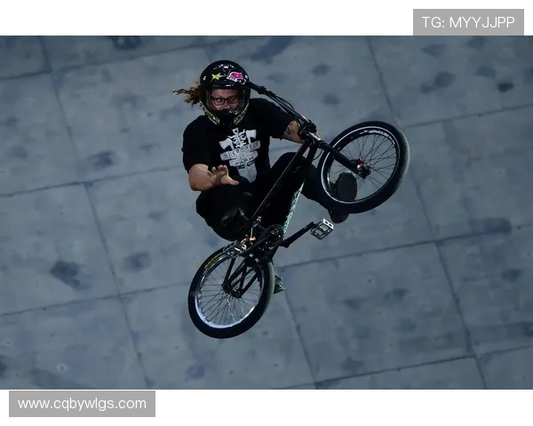 南京攀岩队在极限运动会中以58分稳居积分榜首位