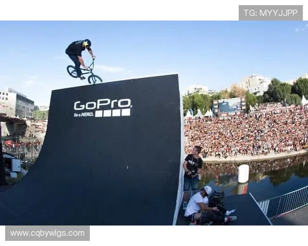 西安极限运动队边路渗透战术解析与实战应用探讨