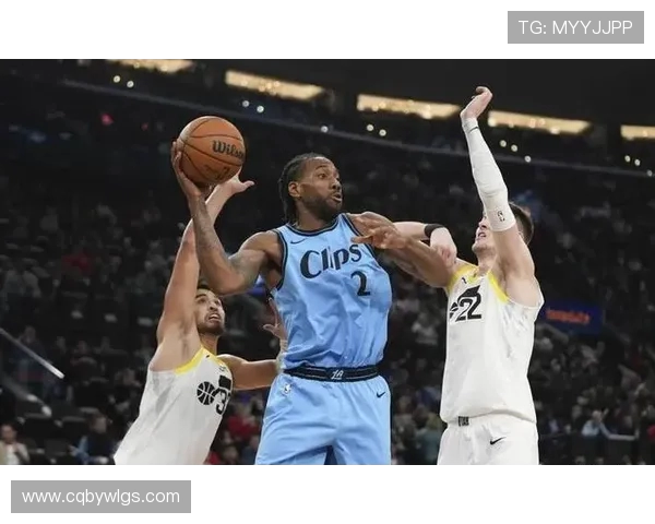 快船与勇士激战11月20日NBA赛场巅峰对决引发球迷热议