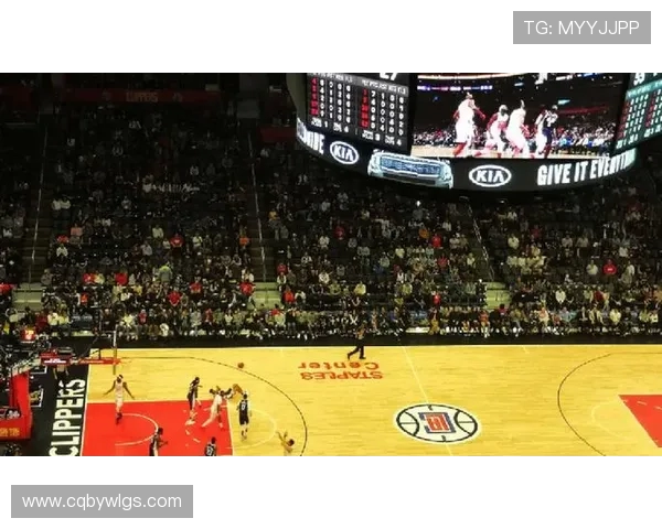 菲尼克斯太阳队与丹佛掘金队的激烈对决分析与赛季展望